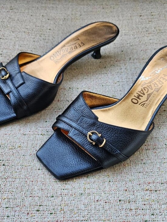 Salvatore Ferragamo Shoes - Vintage Salvatore Ferragamo Women Sandal Leather Upper Shoe Size 6.5 Made Italy